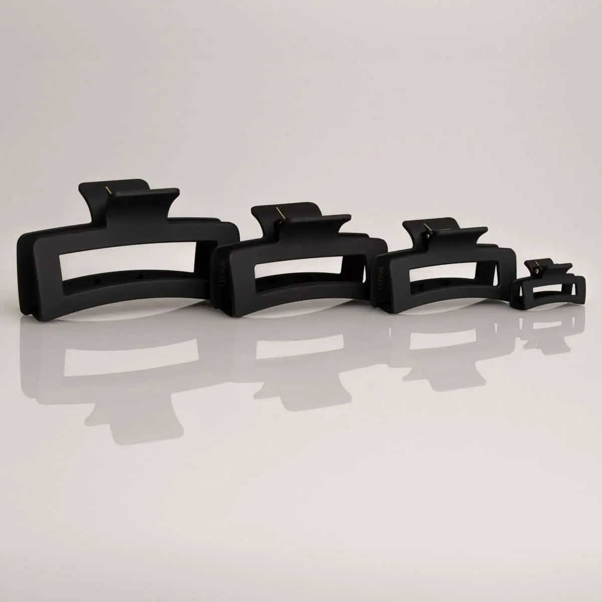 En superfin Hårklämma till din kollektion av hårklämmor.