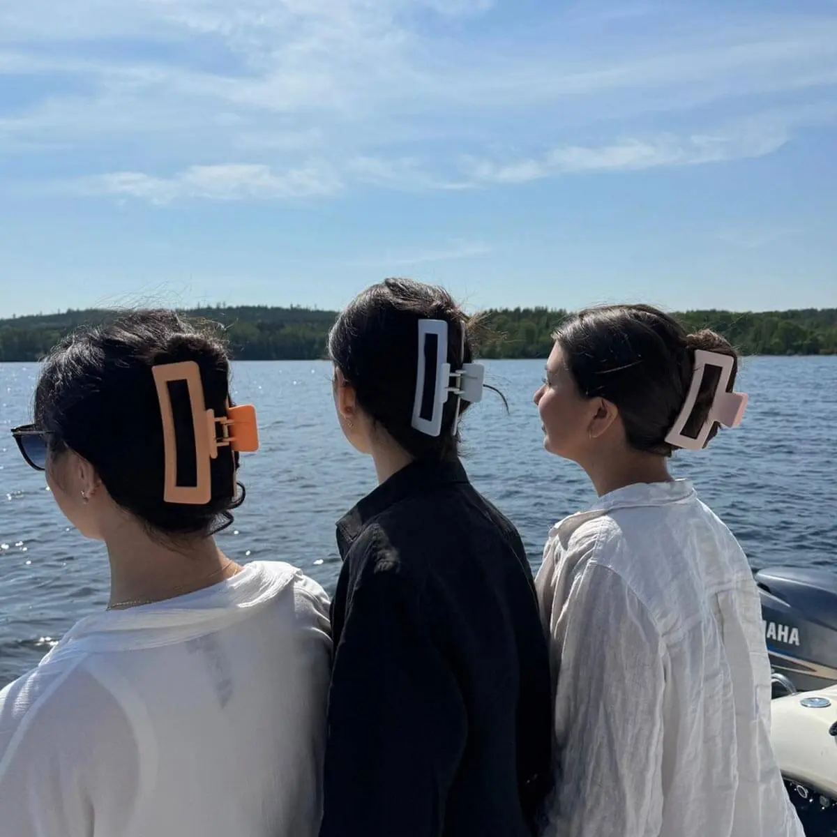 XL-Haarspange für dickes und langes Haar – bunte Haarspangen am Wasser.