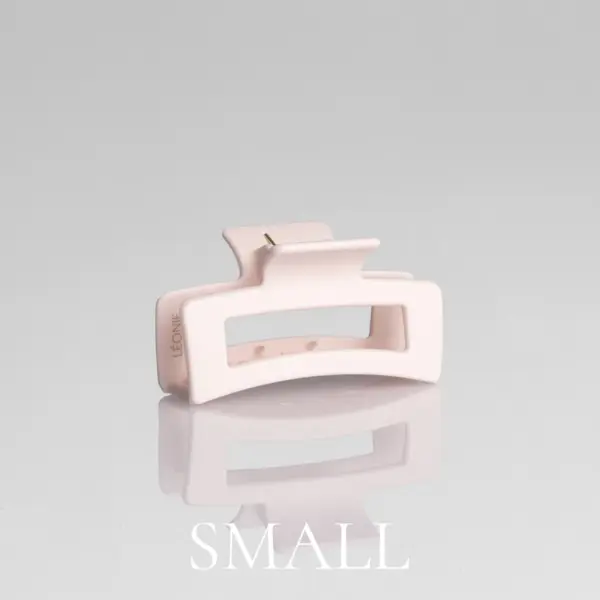 Kleine Haarspange in rosa – matte Oberfläche im Léonie-Design, Produktbild vor hellem Hintergrund.