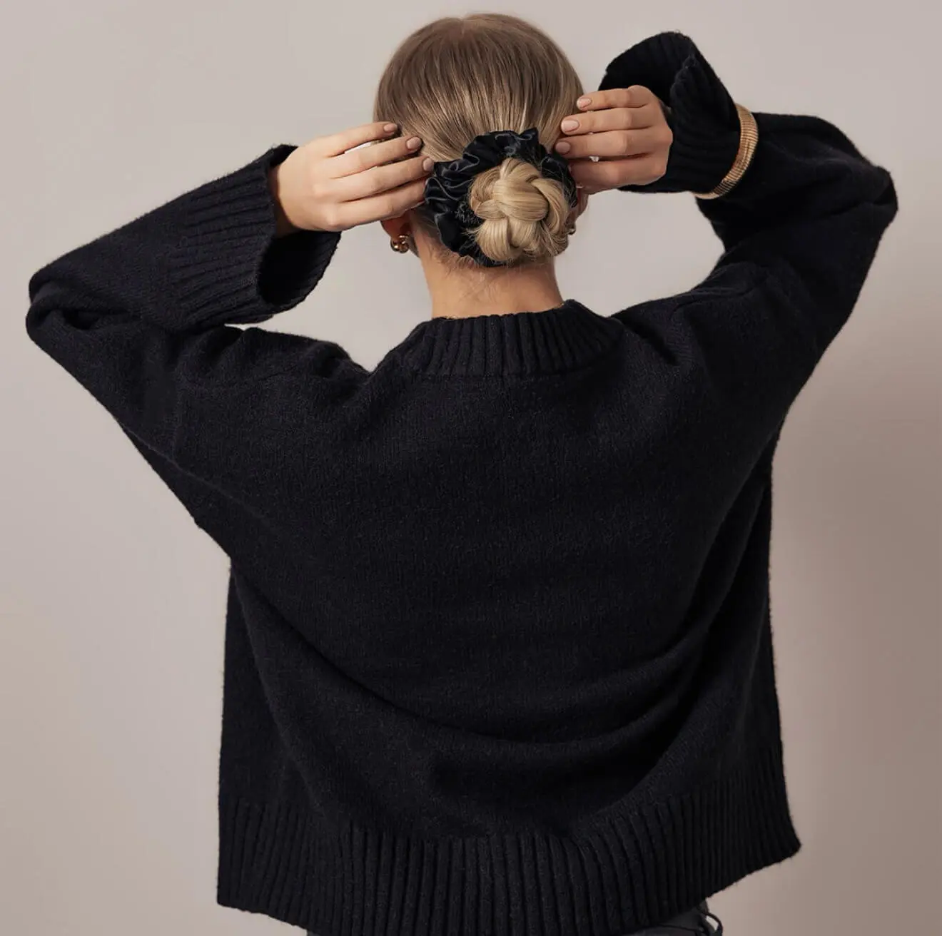 Seidenscrunchie Fluffig - Schwarz