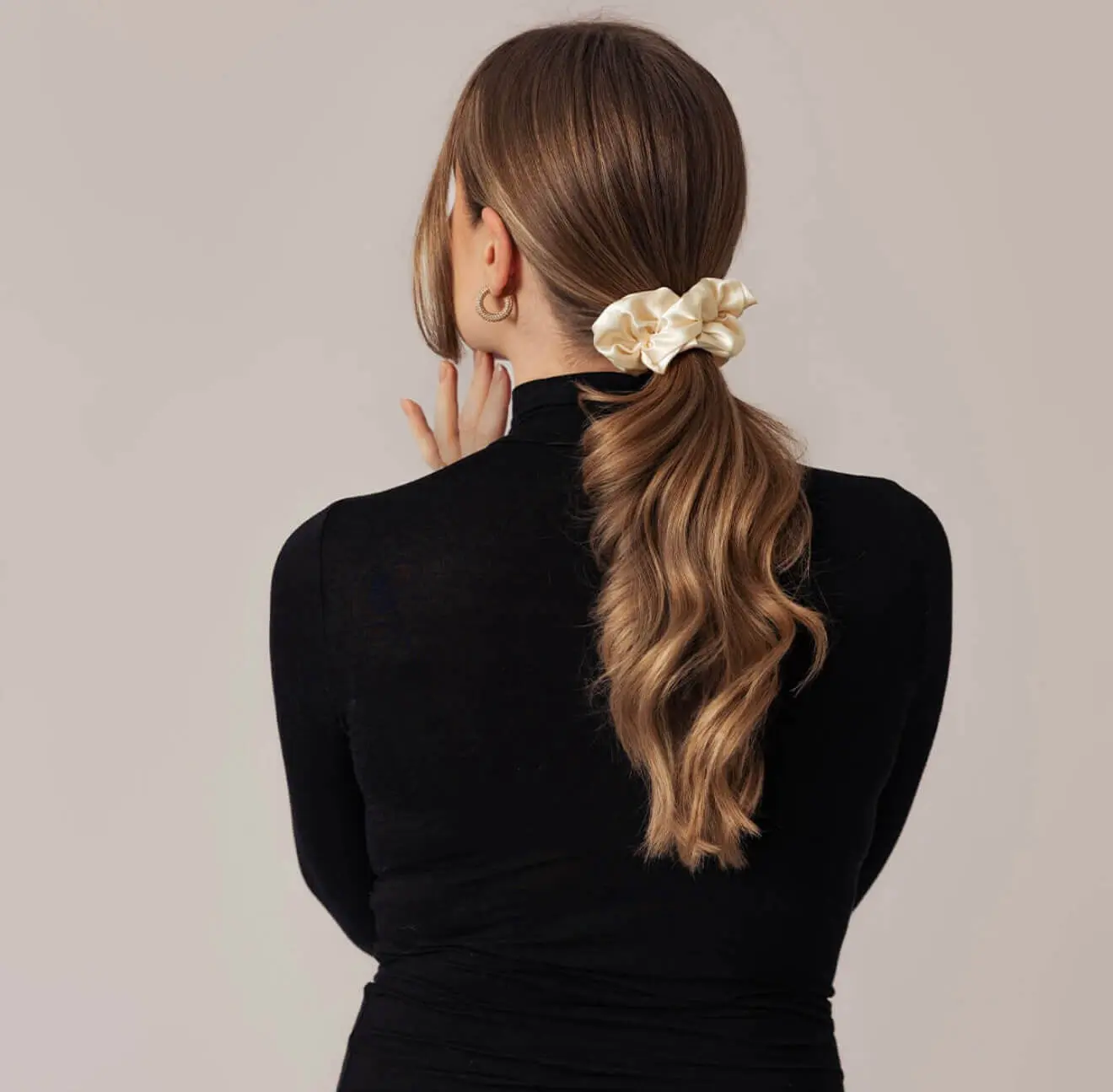 Seidenscrunchie Fluffig - Champagner – Bild 4